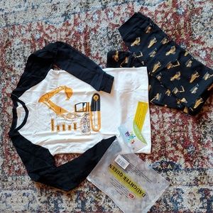 NWT GREAT GIFT  2pc pajamas size 12  Daughter Queen black white gold great gift